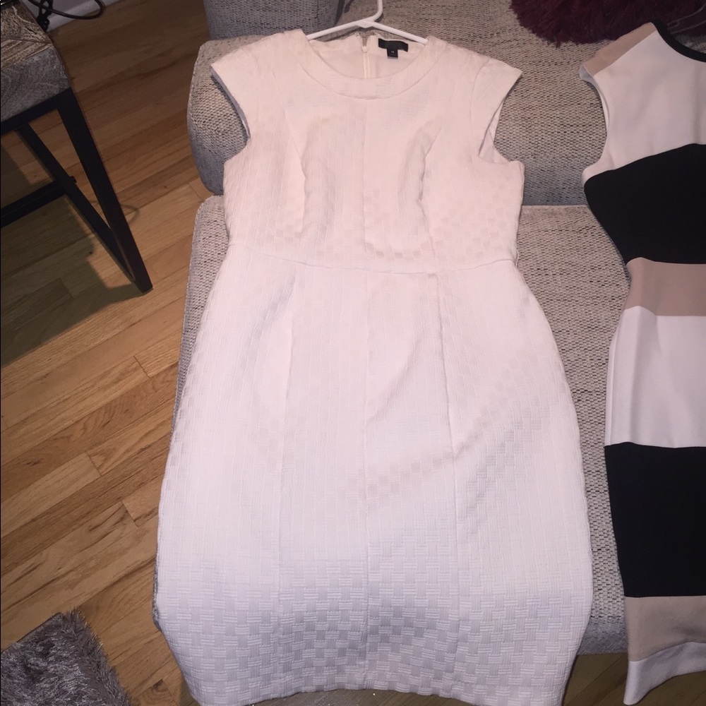 Multiple work dresses - Picture 2 of 8